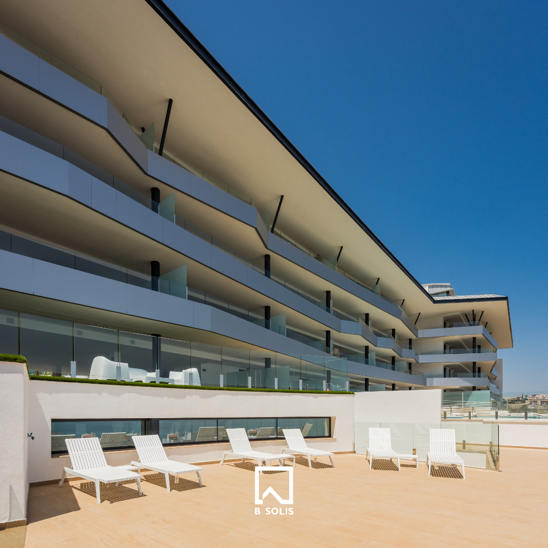 Outdoor solarium of the Seaviews Reserve new apartments in Fuengirola