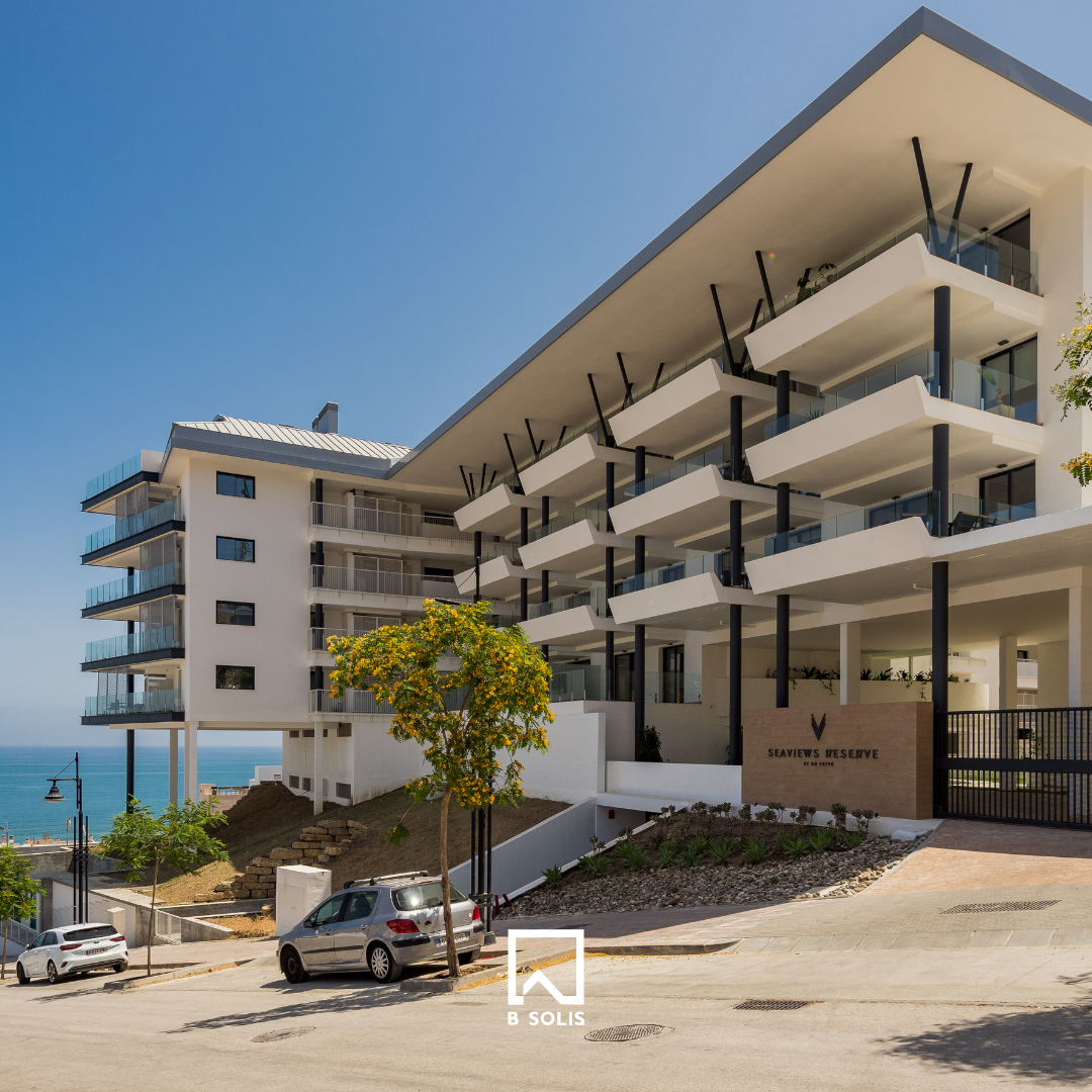 Main façade and access of the Seaviews Reserve new apartments in Fuengirola